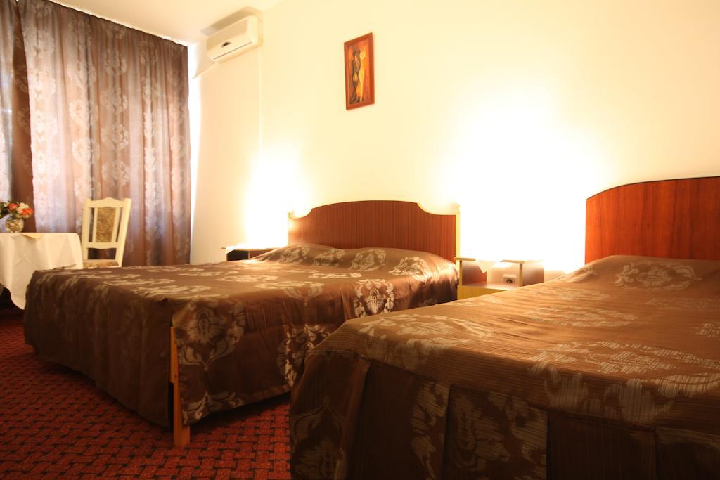 Hotel Dynes 艾福雷诺德 外观 照片
