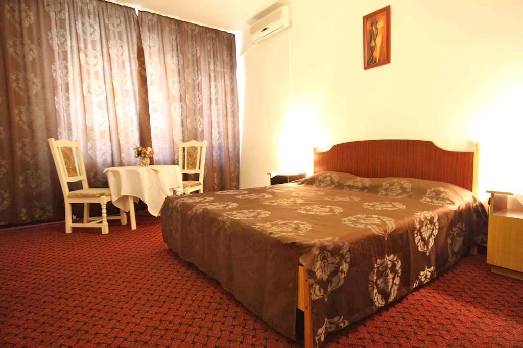 Hotel Dynes 艾福雷诺德 外观 照片