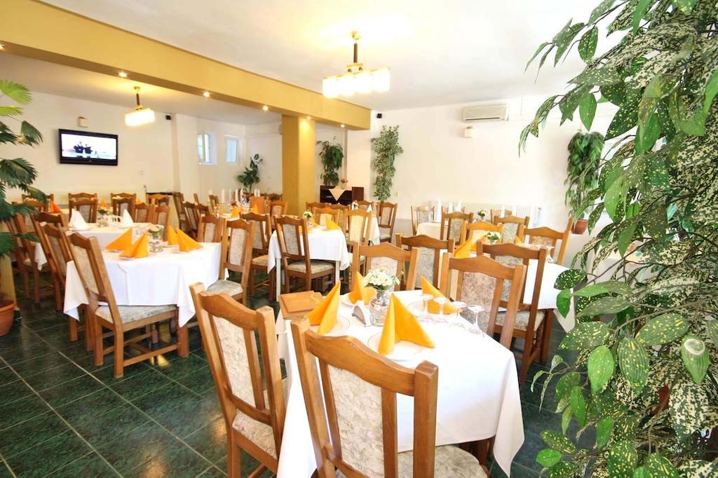 Hotel Dynes 艾福雷诺德 外观 照片