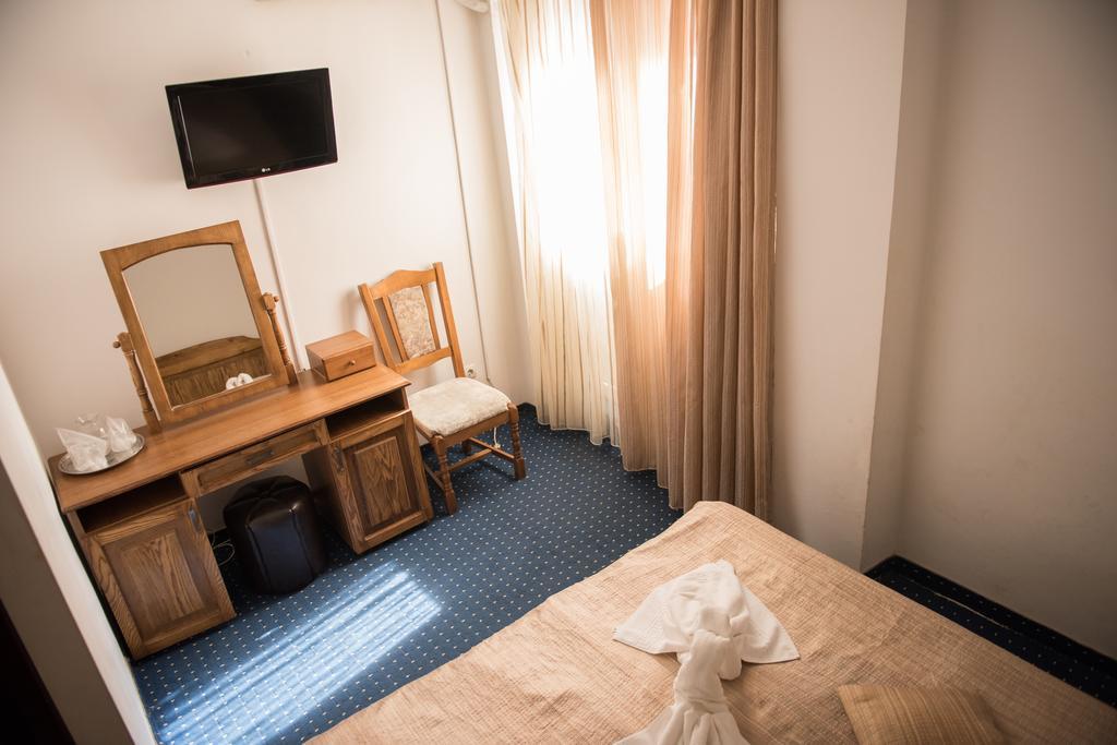 Hotel Dynes 艾福雷诺德 外观 照片