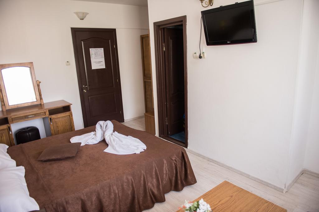 Hotel Dynes 艾福雷诺德 外观 照片