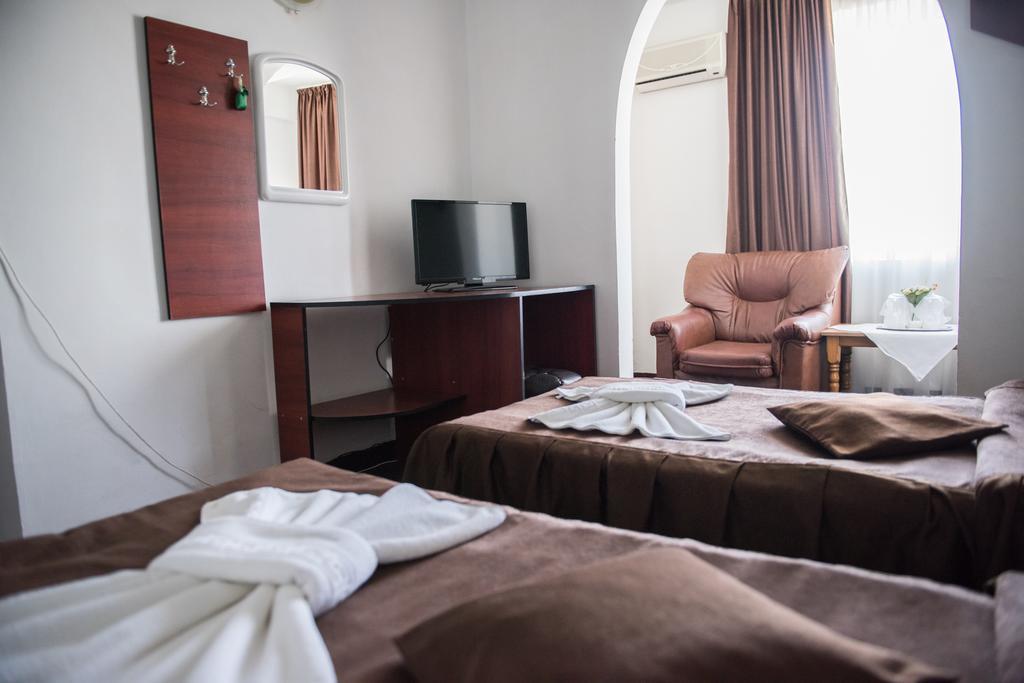 Hotel Dynes 艾福雷诺德 外观 照片