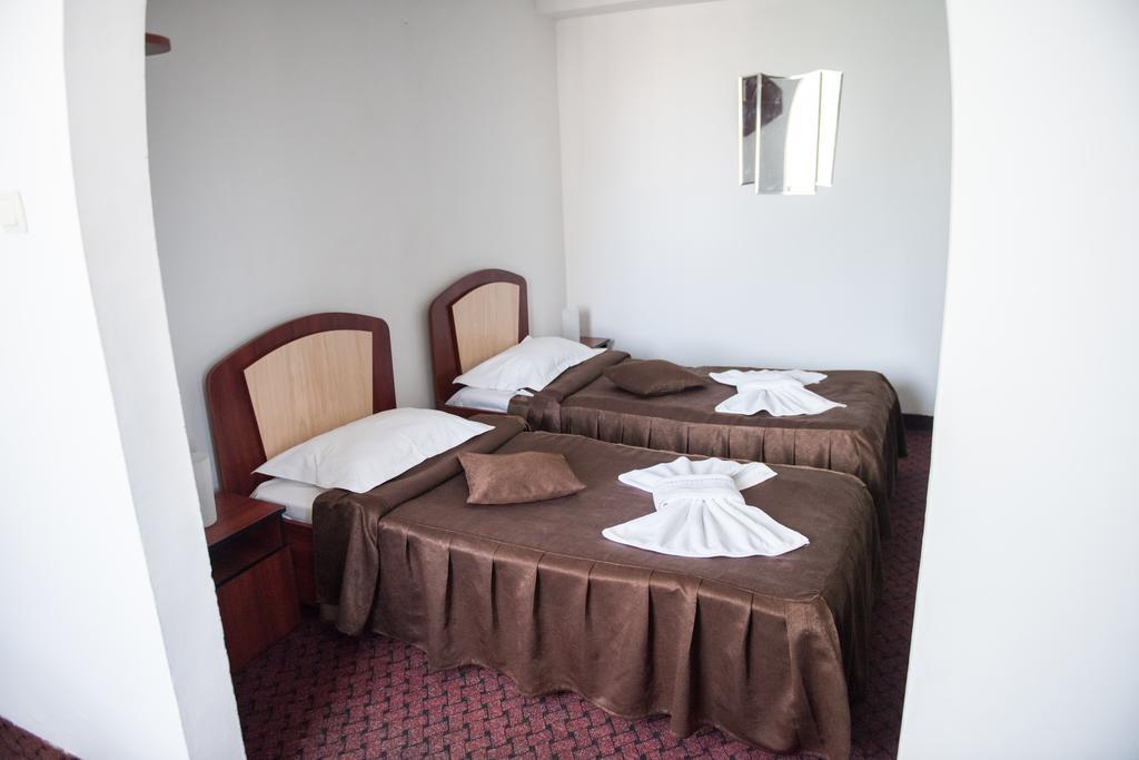 Hotel Dynes 艾福雷诺德 外观 照片