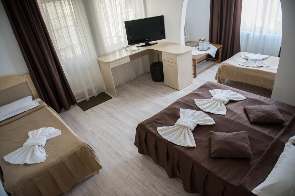 Hotel Dynes 艾福雷诺德 外观 照片