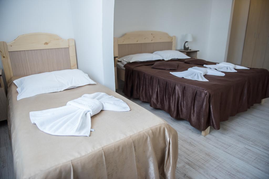 Hotel Dynes 艾福雷诺德 外观 照片