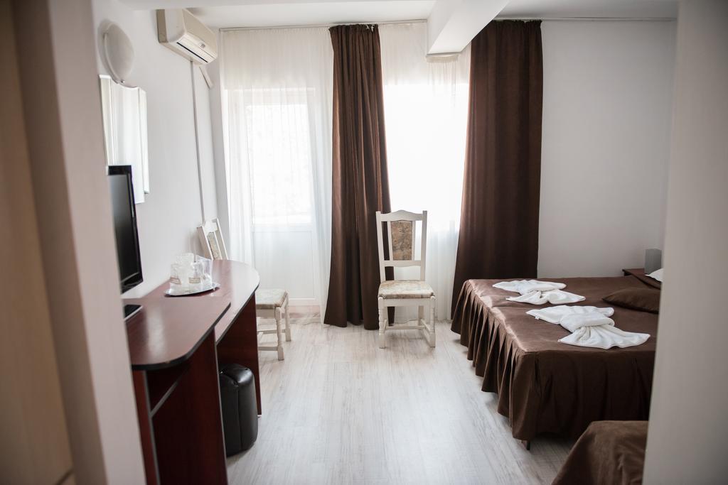 Hotel Dynes 艾福雷诺德 外观 照片