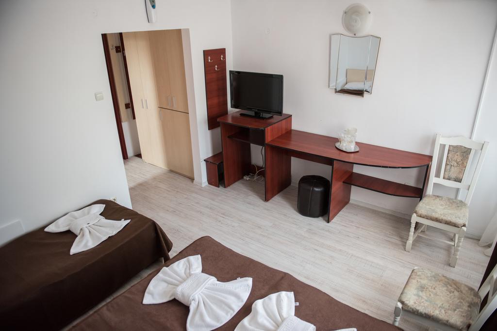 Hotel Dynes 艾福雷诺德 外观 照片